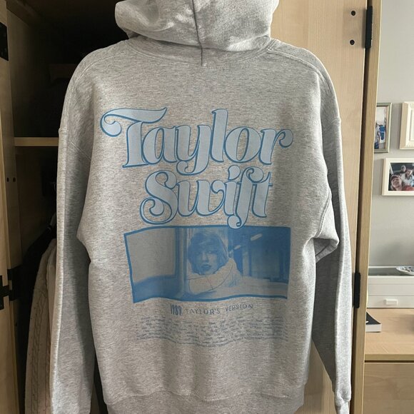 1989 Taylor's Version Sweatshirt - Picture 3 of 4
